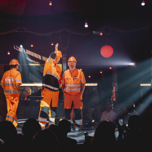Photo du spectacle de la Revue Vaudoise 2022 avec Cuche et Baberzat et Marc Donnet-Monay